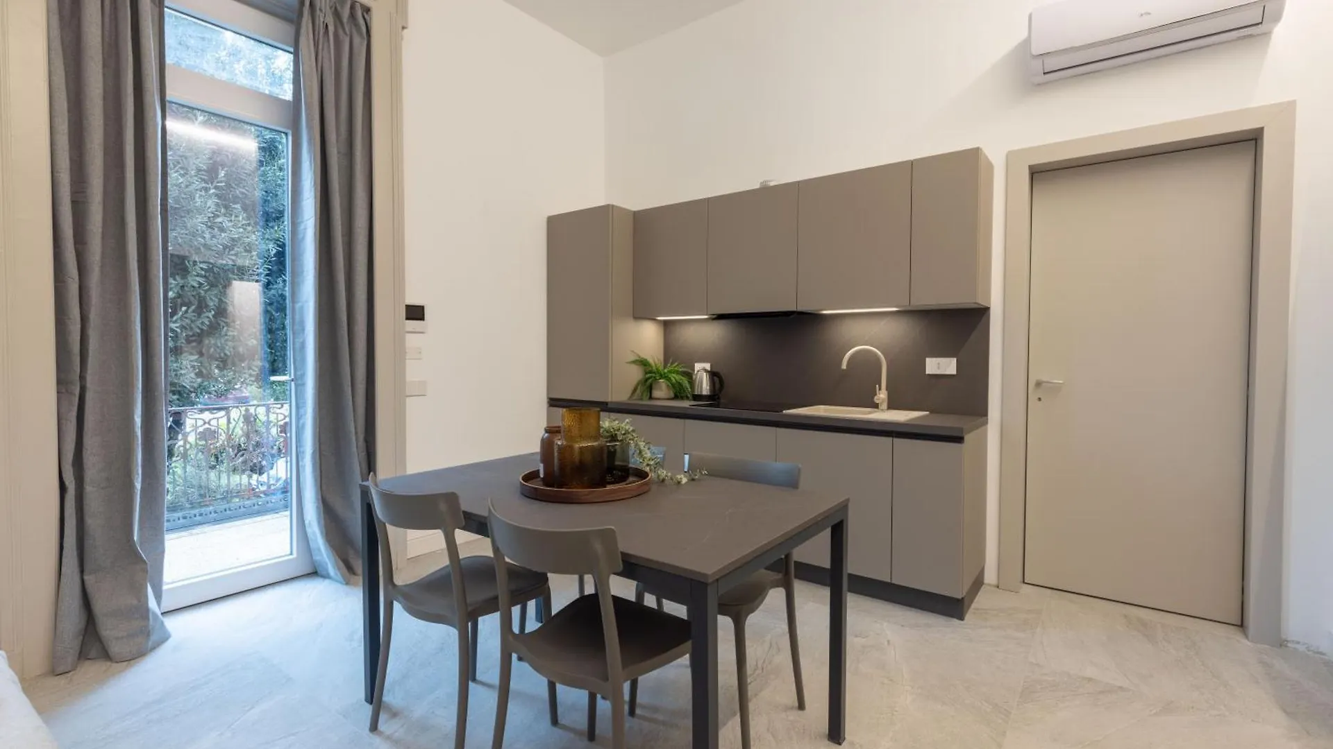 Villa Magenta Rho Fair & Station 0*,  イタリア